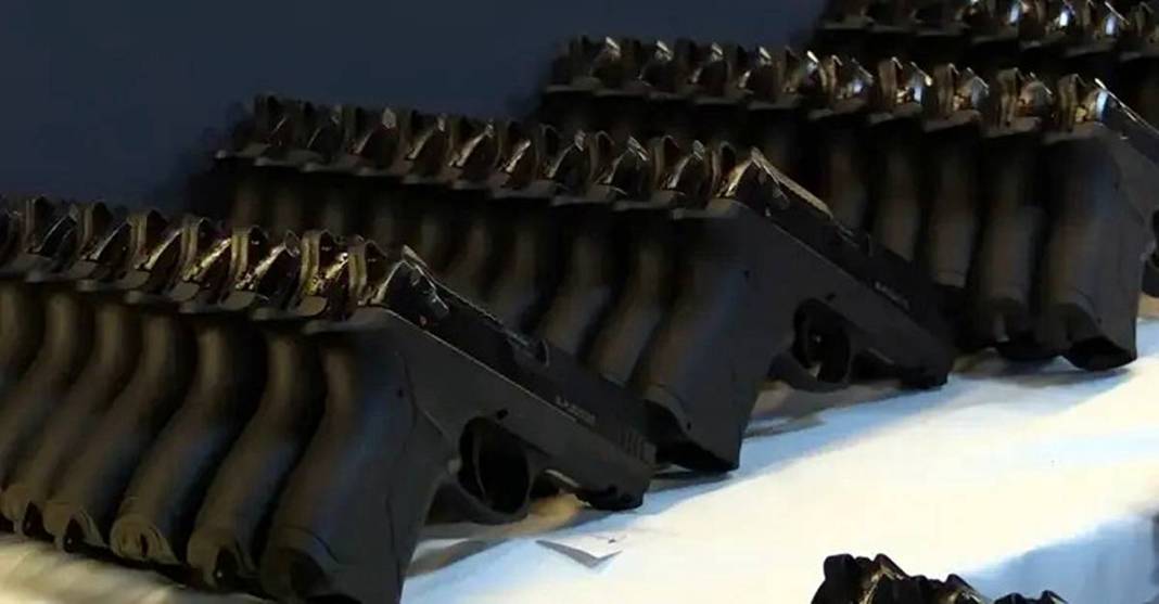 Oyuncak dükkanının alt katına inen polisin ağzı açık kaldı! Şehrin göbeğinde üretim atölyesi kurmuşlar 11